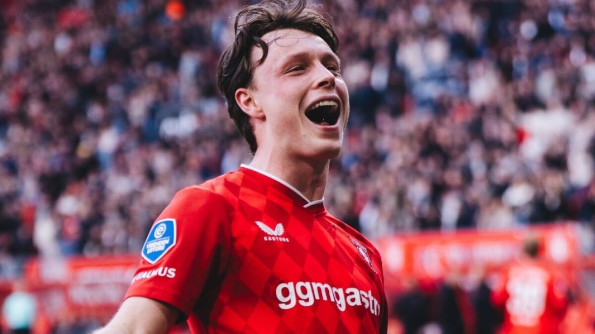 Van Persie, Twente deplasman�ndan �zg�n ayr�ld�