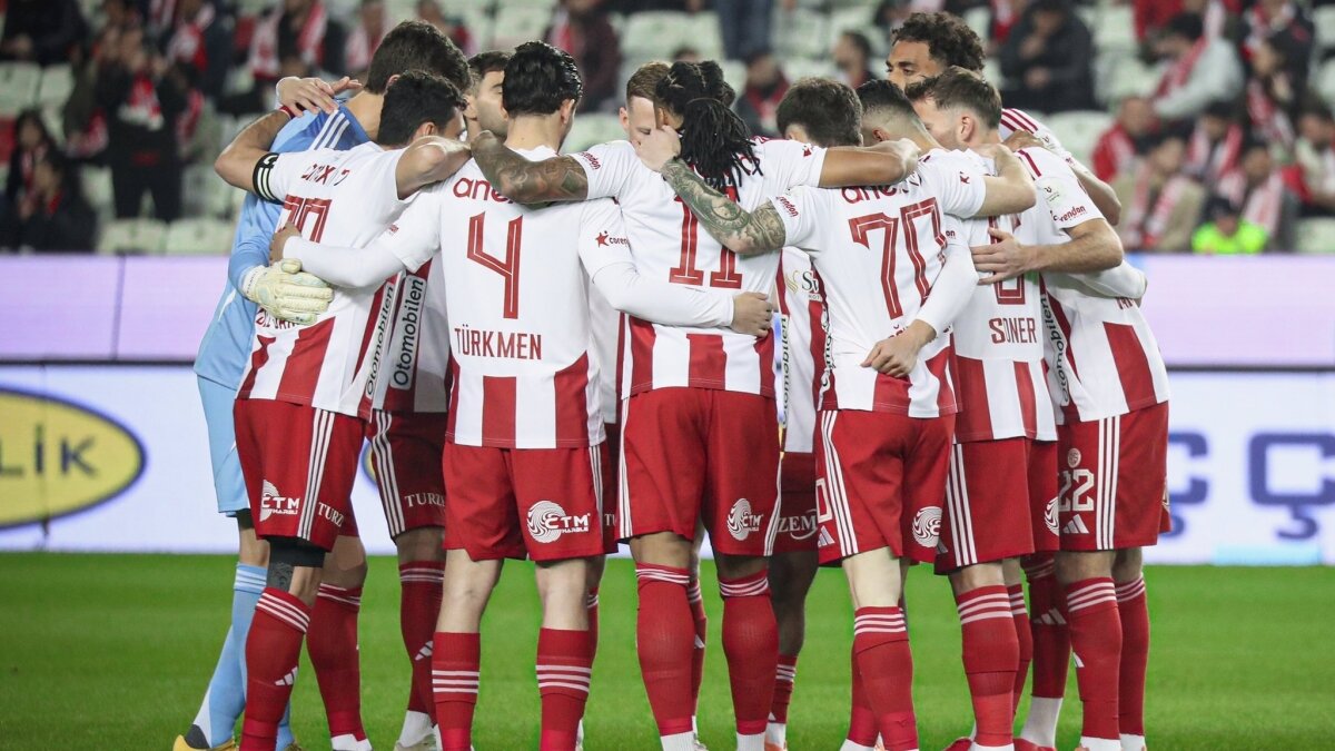 Antalyaspor'da Ba�ak�ehir ma�� �ncesi iki eksik!