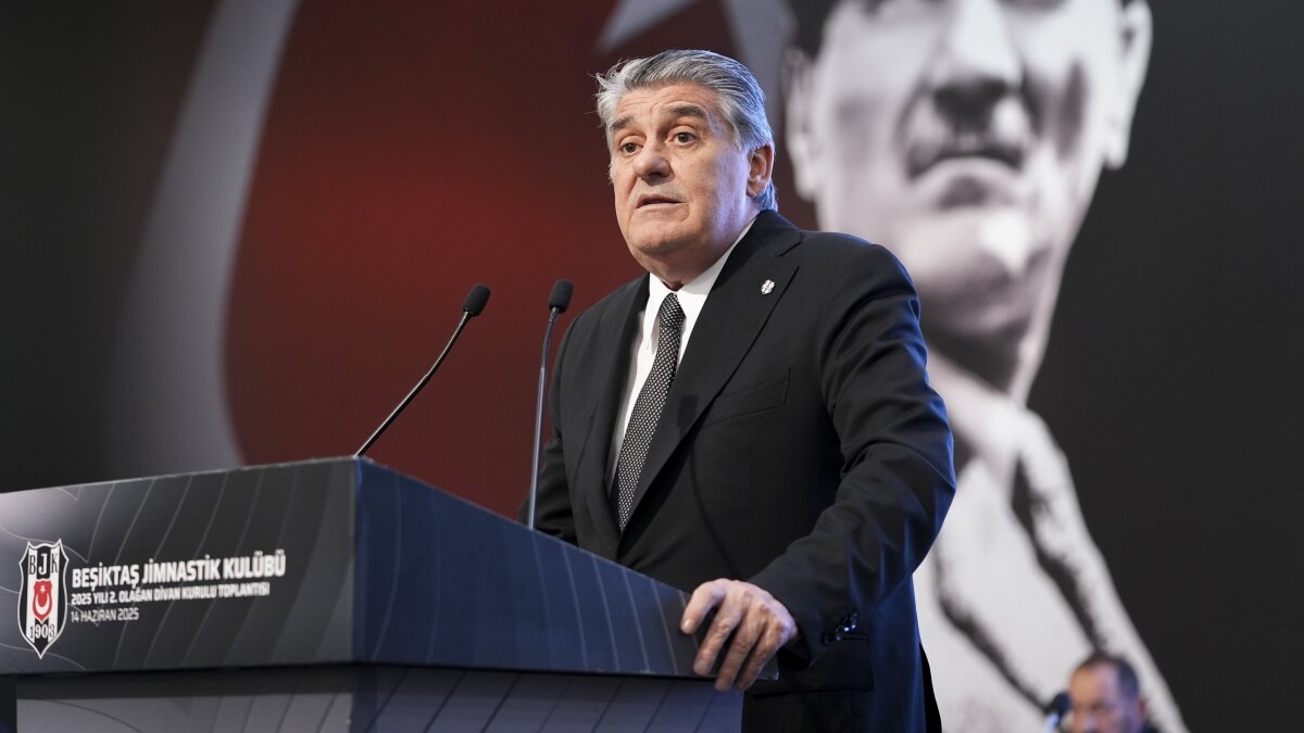 CANLI: Be�ikta�'ta divan kurulu toplant�s�!