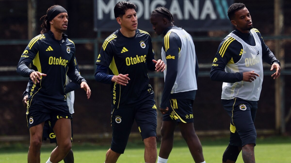 Sezon biterken Edson Alvarez geri d�nd�