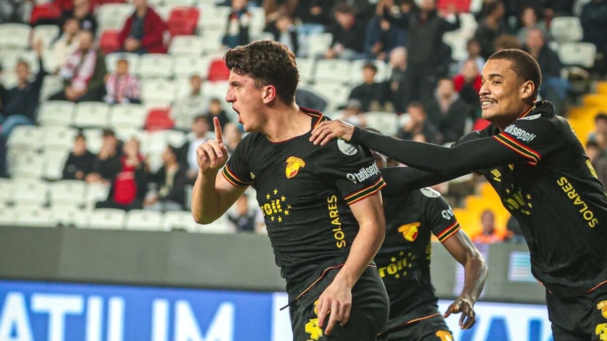 G�ztepe'de Taha Alt�karde� kul�bede kald�