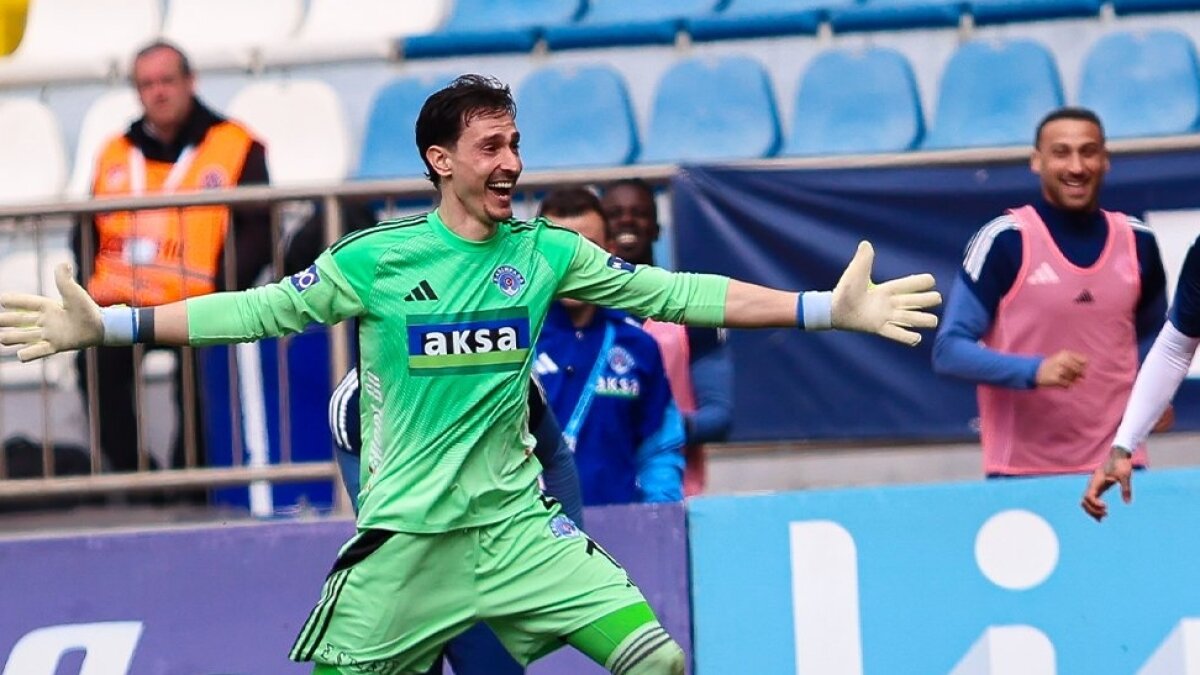 S�per Lig'de gol atan 10. kaleci Gianniotis!