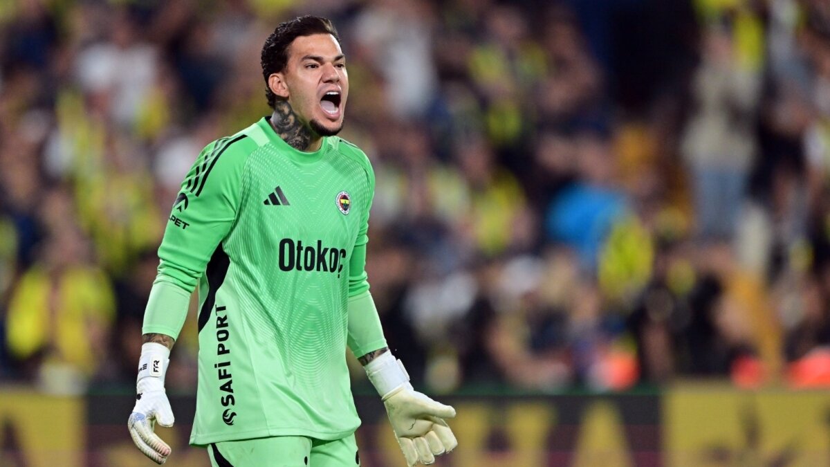 Fenerbah�eli taraftarlardan Ederson ve tak�ma tepki; ta� at�ld�!