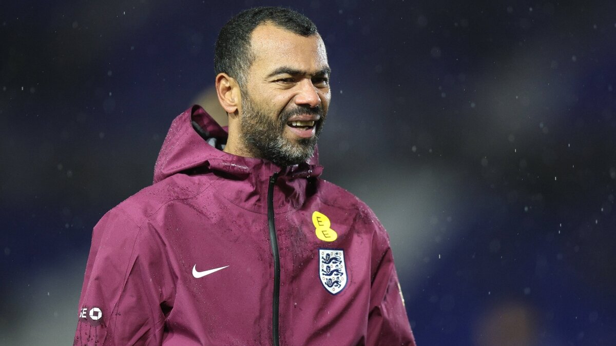 Ashley Cole, �talya 2. Ligi'nde Cesena'n�n ba��na ge�ti