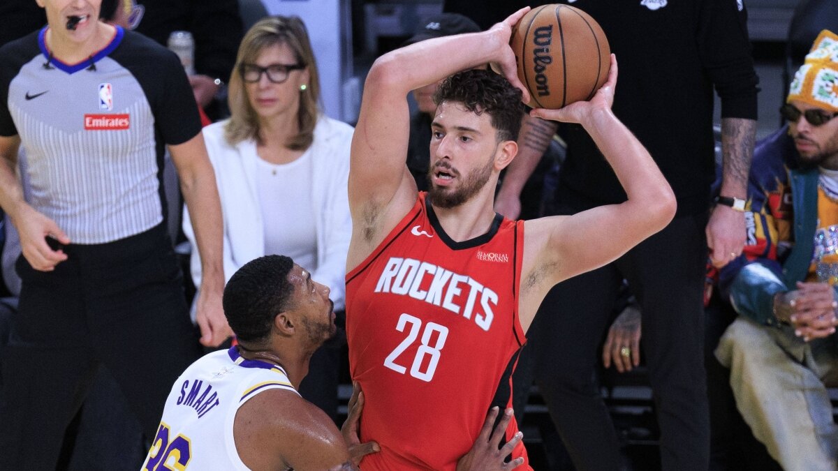 NBA'de Rockets, Alperen �eng�n'�n 13 say� att��� ma�ta Heat'e yenildi