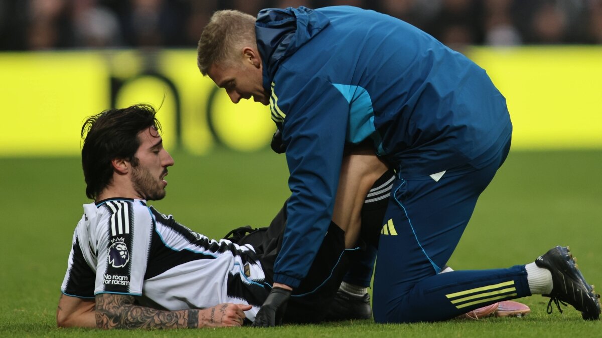 FIFA'dan yeni kural: Sakatlanan oyuncu 1 dakika d��ar�da kalacak