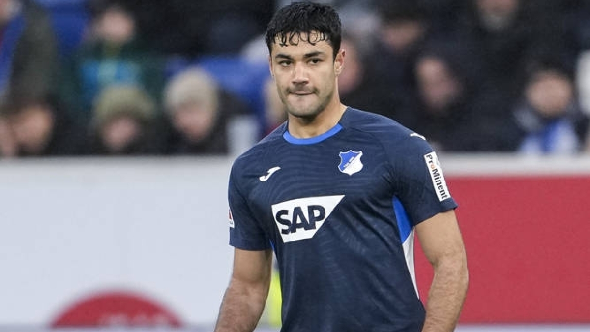 Ozan Kabak'a �talya'dan yak�n takip