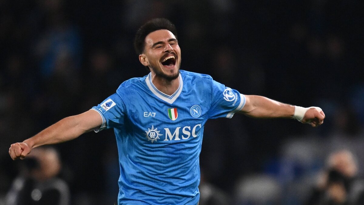 Conte'den Eljif Elmas'a b�y�k �vg�: 'Heykelini dikmeliyiz!'