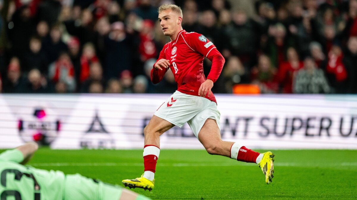 Danimarka, play off finaline elini kolunu sallaya sallaya y�kseldi