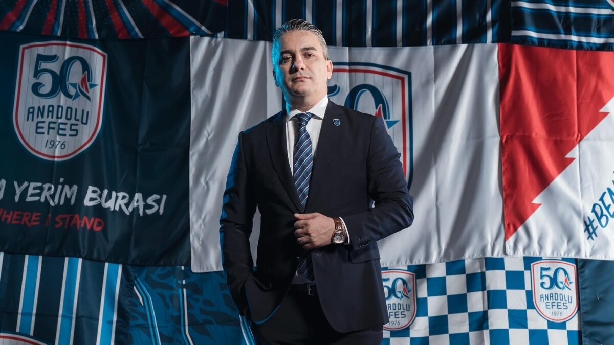 Anadolu Efes'te �smail �enol ile yollar ayr�ld�