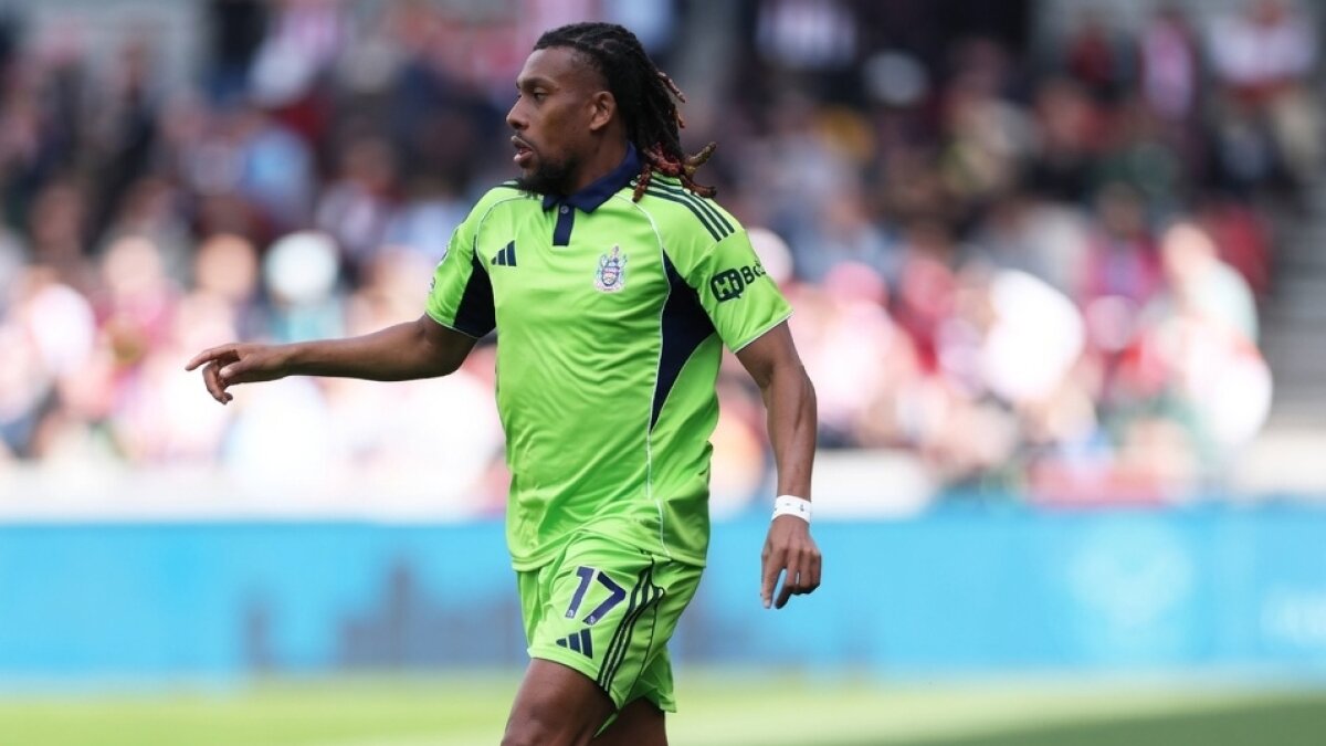 Alex Iwobi'den Osimhen'e b�y�k �vg�