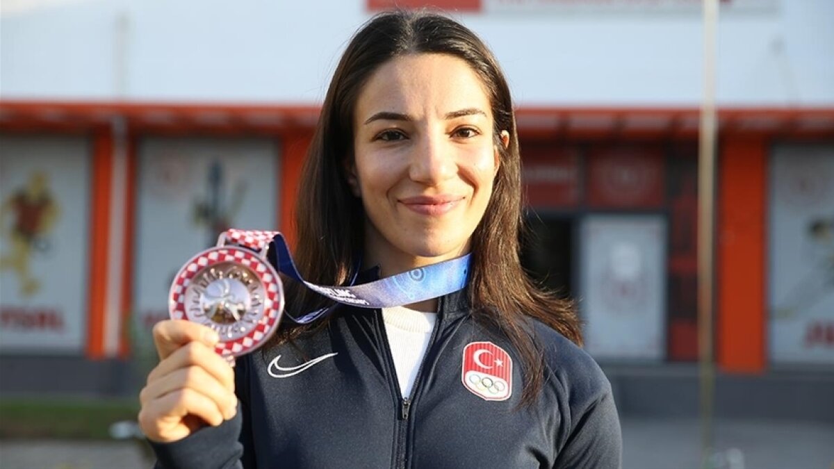 Milli g�re��i Evin Demirhan Yavuz'dan g�m�� madalya!