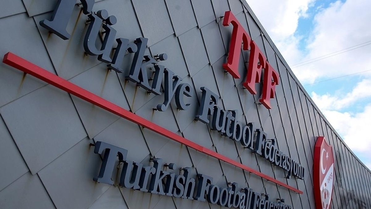 PFDK'dan 3 tak�ma para cezas�