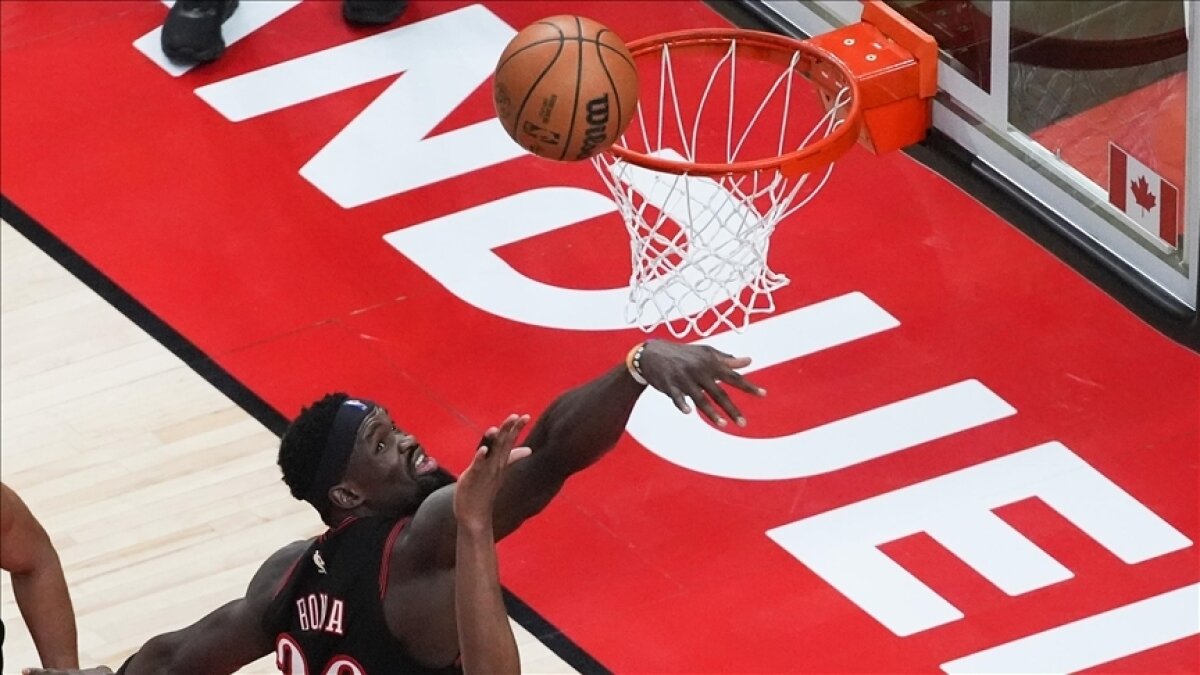 NBA'de Adem Bona'l� Philadelphia 76ers, Atlanta Hawks'a yenildi