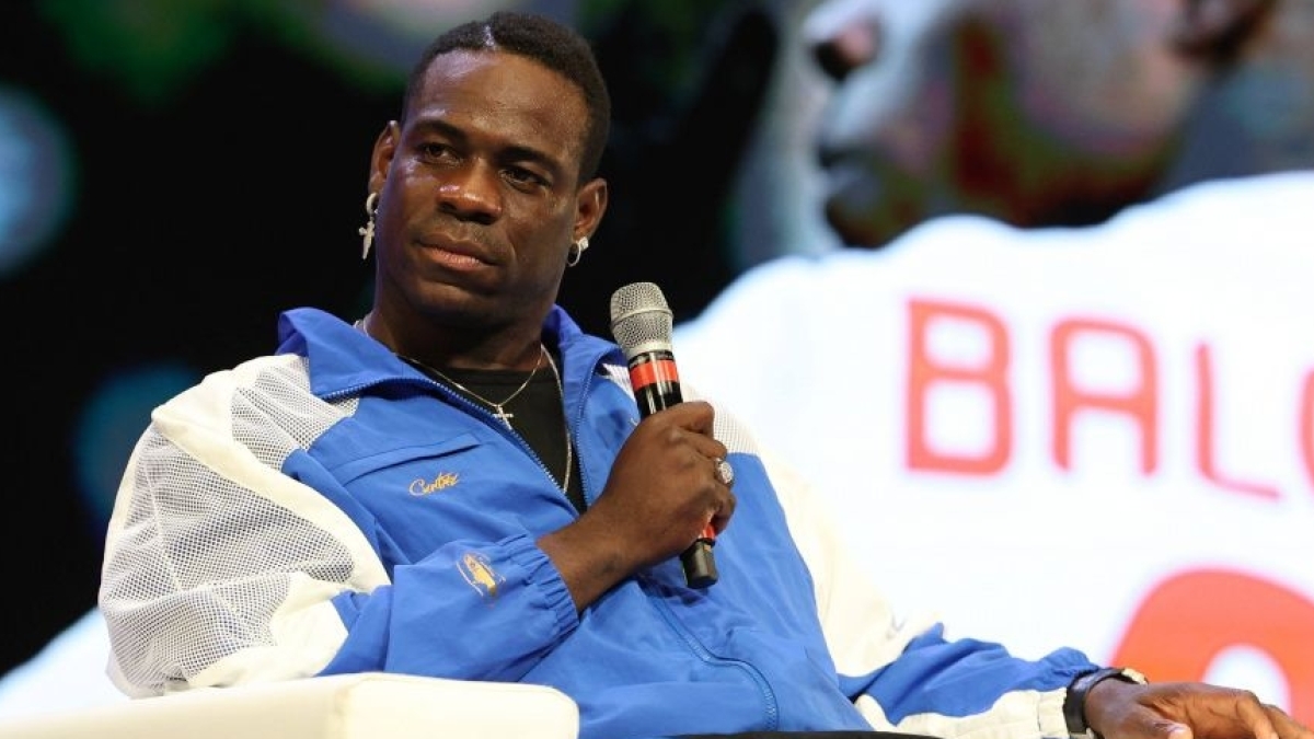 Mario Balotelli'ye �rk�� sald�r�