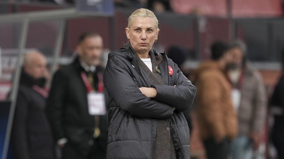 Necla G�ng�r K�ragas�: 'Gen� oyuncular� ilk 11'de de�erlendirdik'