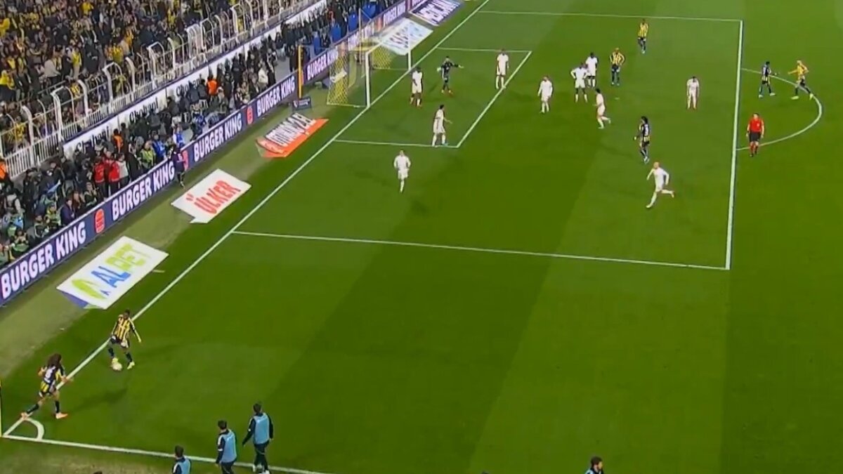 Fenerbah�e'nin Be�ikta� derbisindeki gol� VAR'dan d�nd�