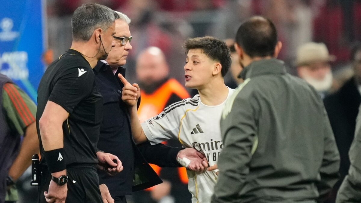 Arda G�ler ��lg�na d�nd�, k�rm�z� kart g�rd�!