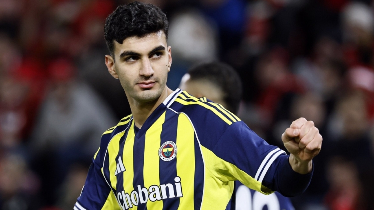 Fenerbah�e'de tercih Yi�it Efe'ye do�ru