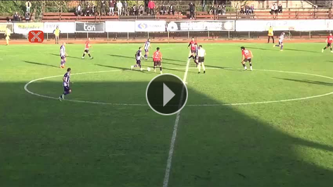 Dili boğazına kaçan futbolcuyu hakem kurtardı