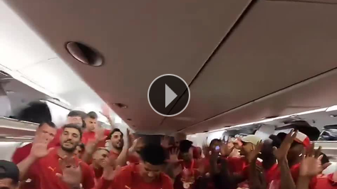 Galatasaray'dan uçakta kutlama