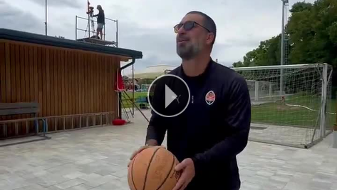 Arda Turan'dan basketbol dersi