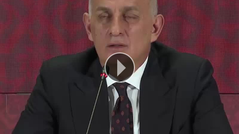 Hacosmanolu: 'Yanmda kuzu gibi, kameralara kar aslan yavrusu'