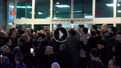 Havaliman�nda Sadettin Saran'a kar��lama