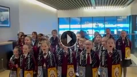 �ngiliz miniklerden Galatasaray mar��