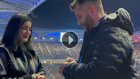 14 �ubat�ta trib�nde evlilik teklifi 