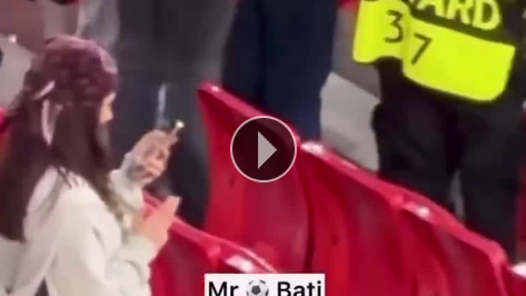 Arda G�ler ve sevgilisinin ma� �ncesi o anlar�