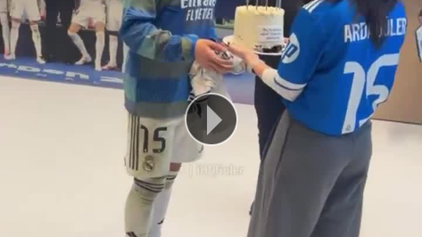 Arda G�ler'e s�rpriz do�um g�n� kutlamas�