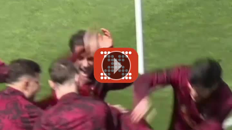 Galatasaray'da Gabriel Sara'ya �zel kutlama