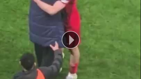 Hakan �alhano�lu ve Lucescu'nun duygusal anlar�