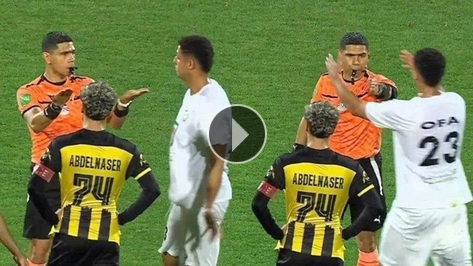 Gol� veren hakemi aln�ndan �pt�!