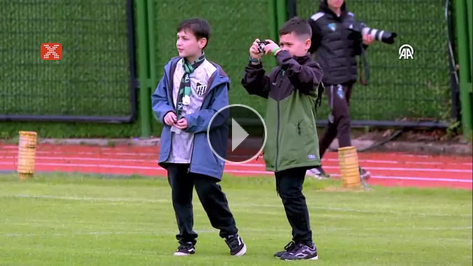 Serdar Dursun'dan minik taraftara �zel hediye!