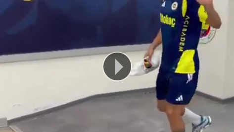 Fenerbah�eli futbolcular stattan b�yle ayr�ld�