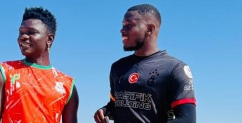 Mouandilmadji'den G.Saray formalı foto!