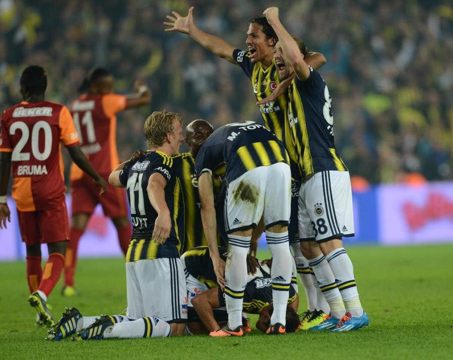 KADIK�Y'DE EMRE ATTI, FENERBAH�E KAZANDI