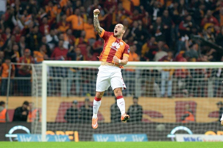 SNEIJDER �NCE SOLA, SONRA SA�A