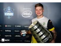 s1mple yine yeniden MVP! Galerisi