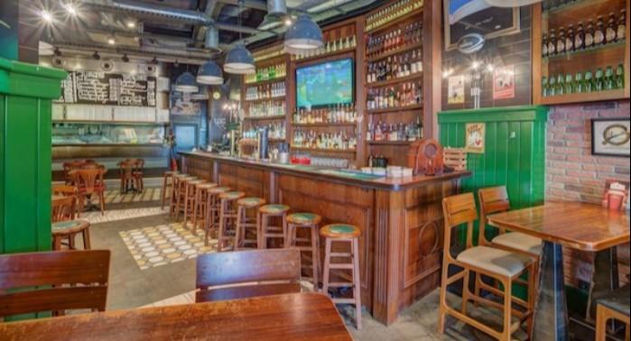  CORNER IRISH PUB (4.1)
