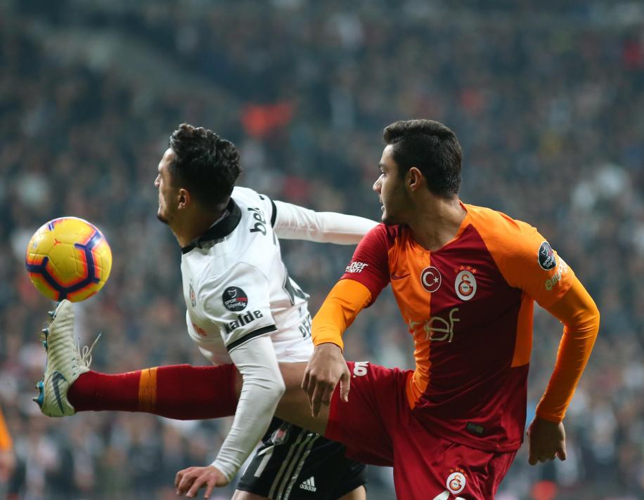 Galatasaray Besiktas Derbisini Yazarlardan Yorumladi Sporx Galeri