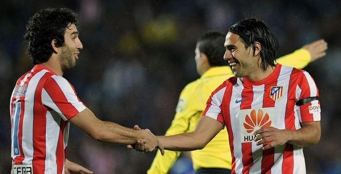 arda_turan_falcaoya_59011_800.jpg