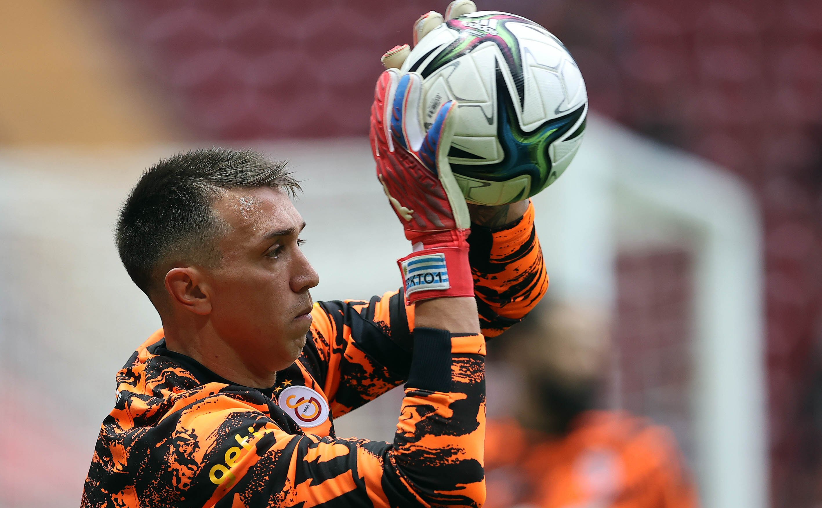 FERNANDO MUSLERA Man Yldz