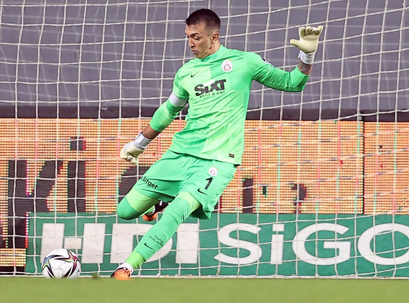 FERNANDO MUSLERA Man Yldz