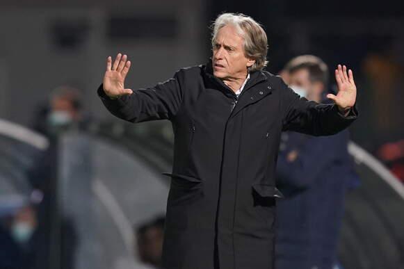 GENÇLERE ÖNEM VERİYOR
Fenerbahçe'de Jorge Jesus için artık geri sayıma geçilirken, transfer gündemi de hareketlendi. Portekizli çalıştırıcının raporuna göre hareket edecek olan sarı-lacivertliler, genç isimlere ayrı bir önem veriyor.