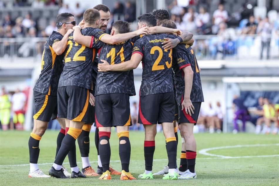 OSMAN ŞENHER YAZDI
Dursun Özbek'in başkan seçilmesinin ardından Galatasaray'da kurmaylar Okan Buruk'la teknik direktörlük görevi için anlaşma sağladı. Sarı kırmızılılarda Okan Buruk'un raporunun ardından yıldız isimler takıma dahil edildi. Sarı-kırmızılıların yeni sezon öncesi yeni yapılanmasını Milliyet Gazetesi Yazarı Osman Şenher yorumladı. İşte Osman Şenher'in yazısındaki o bölüm...