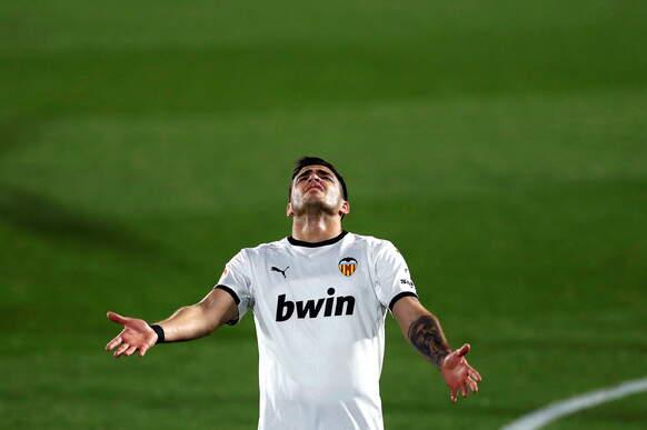 VALENCIA, MAXI'YI SATMAK ZORUNDA