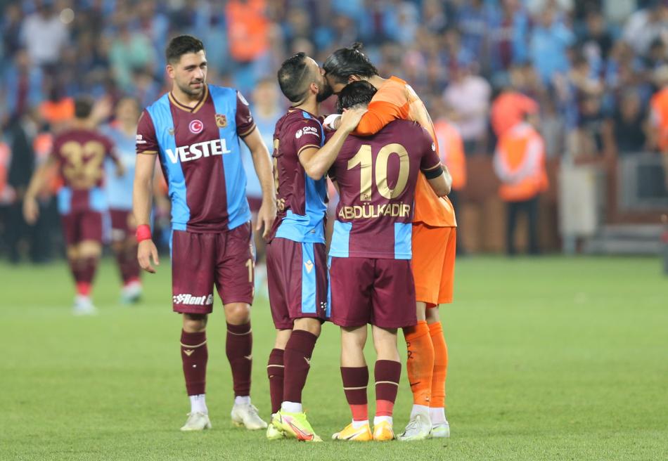YAZARLARDAN TRABZONSPOR YORUMLARI
